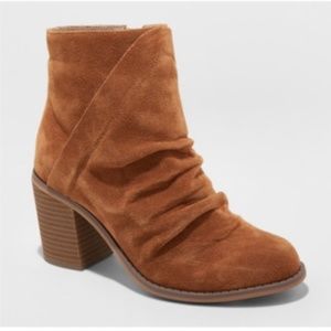 Universal Thread Women's Brown Suede Booties